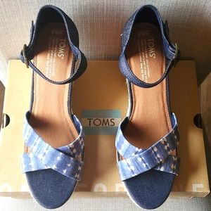 Sz 9.5 TOMS Sienna Shoes